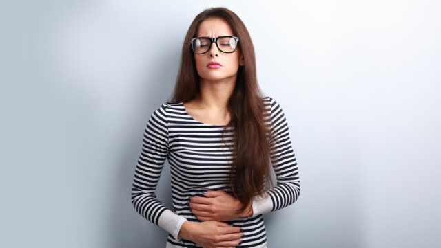 Stress und seine unterschätzten Folgen Frau-mit-Bauchweh